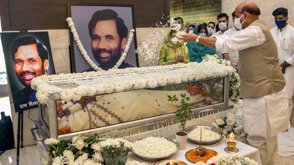 Ram Vilas Paswan's mortal remains to be flown to Patna at 2 pm; PM, other leaders pay last tributes