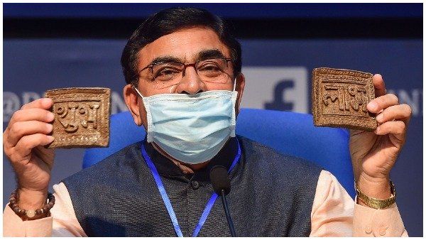 Cow dung protects against cell phone radiation: Rashtriya Kamdhenu Aayog chief