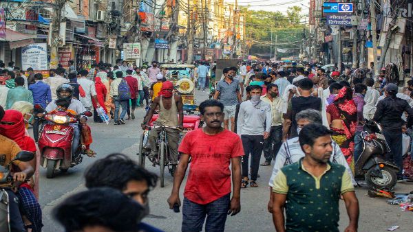 Fines for not wearing masks, discounts for shopping during lean hrs among Centre's SOPs for markets