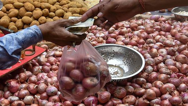 Aloo, pyaz getting out of reach for poor, Rs 150 not enough to buy these veggies