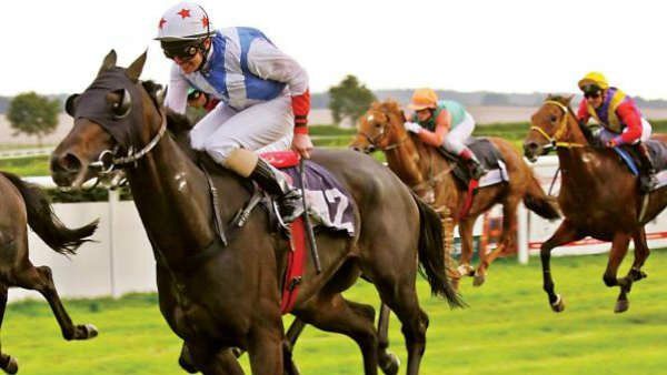 Horse racing commences for 1st time since March
