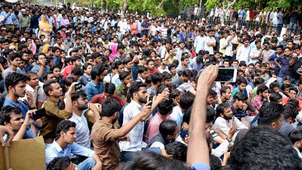 AMU students extend support to farmer protests