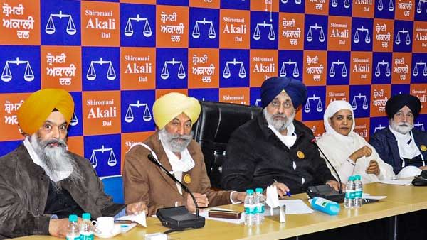 Badal tells Centre to stop defaming farmers