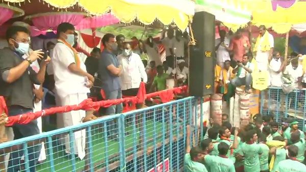 As Rahul Gandhi attends Jallikattu, check why #Goback_Rahul is trending on Twitter