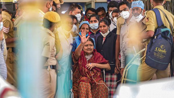 Sasikala tests positive for COVID-19, condition stable