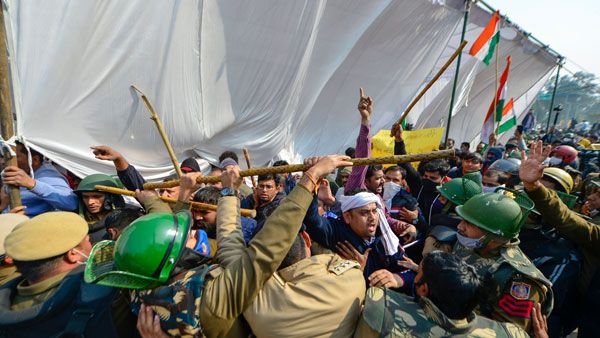 Fake: Delhi High Court has not ordered release of farmers arrested by police