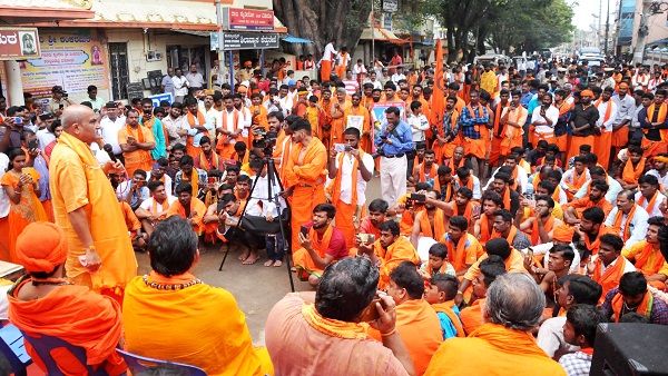 Shri Ram Sene all set to counter Valentine's day with 'Mata-Pita' pooja