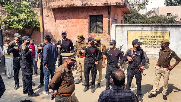 Unnao: Police register murder case, no apparent injury marks on Dalit girls found dead