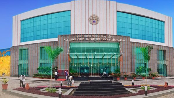 AICTE says physics, chemistry, maths to continue to be important subjects for engineering courses
