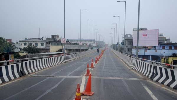 Farmers' group blocks all lanes of National Highway-9 during Bharat Bandh