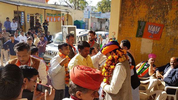 UP panchayat polls 2021: Only five people will be allowed during door-to-door campaigning, says SEC