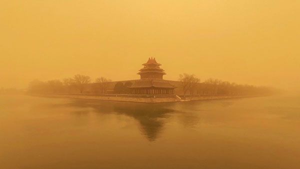 Watch: Severe sandstorm hit Beijing, causes severe air pollution, traffic disruptions