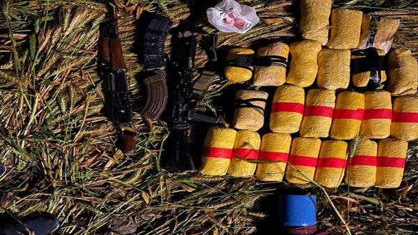 Pakistani smuggler shot dead, 22 kgs of heroin recovered