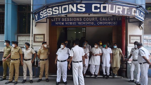 Narada: After HC stayed bail, two Bengal ministers stayed the night in jail