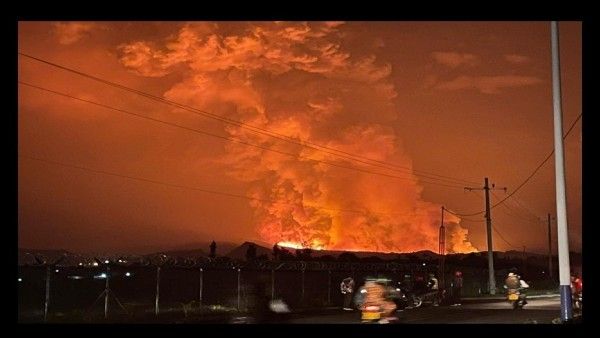 Volcano erupts near Congolese city of Goma, turning skies fiery red; crowds flee towards north or Rwanda