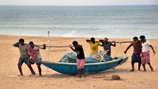 Cyclone ‘Yaas’ to make landfall near Odisha’s Dhamra Port; 11 lakh people evacuated