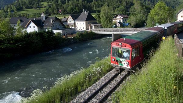 Several injured by Austrian train derailment