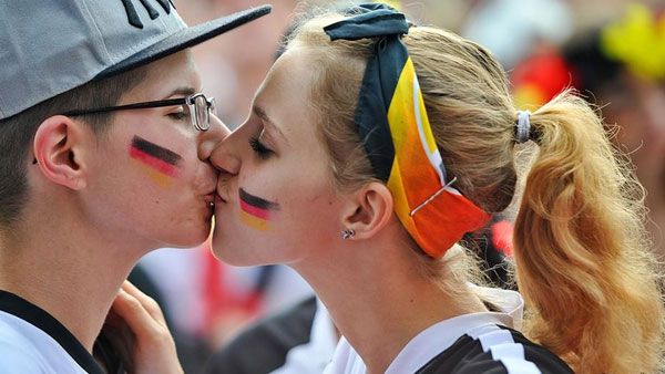 11 fun facts about kissing