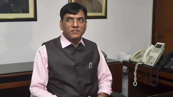 Central govt asks states and UTs to vaccinate all school teachers on priority before Teachers' Day 2021