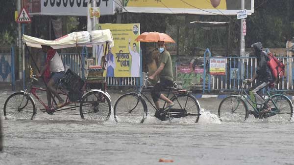 Waterlogging, snarls return as rain lashes Delhi