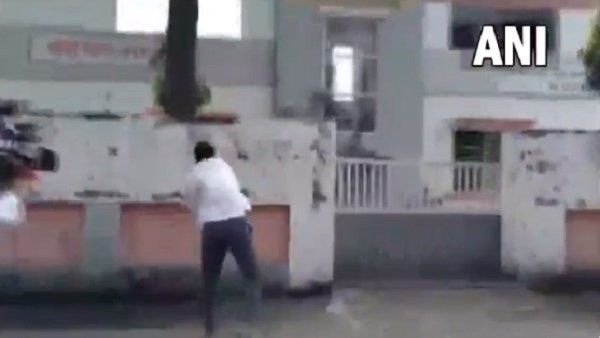 WATCH: Shiv Sena-BJP workers clash in Mumbai after case against Union Minister Narayan Rane