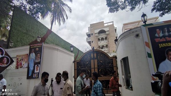 ED raids on premises of Zameer Ahmed Khan, Roshan Baig in Bengaluru