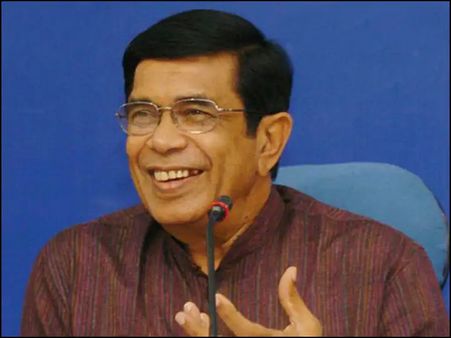 Who was Oscar Fernandes? Take a look at the veteran Congressman's political journey