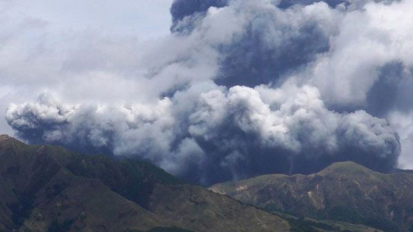 Japan's Mount Aso volcano erupts 