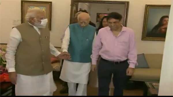 PM Modi, Shah meet Advani at his residence to wish him on birthday