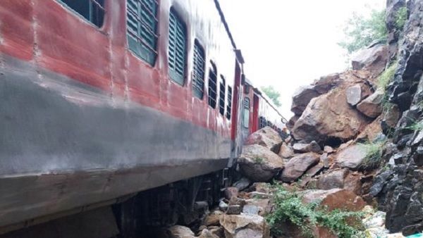 Kannur-Bengaluru Express derailed near Dharmapuri