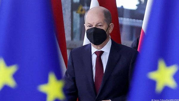 EU leaders struggle over COVID travel rules