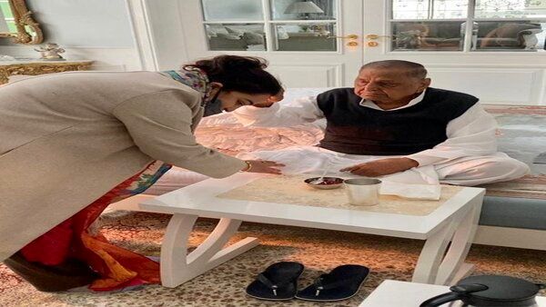 After joining BJP, Aparna Yadav takes 'blessing' of Mulayam