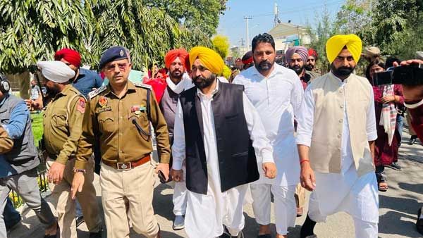 Bhagwant Mann Swearing-in Ceremony Updates: Mann takes oath as Punjab CM