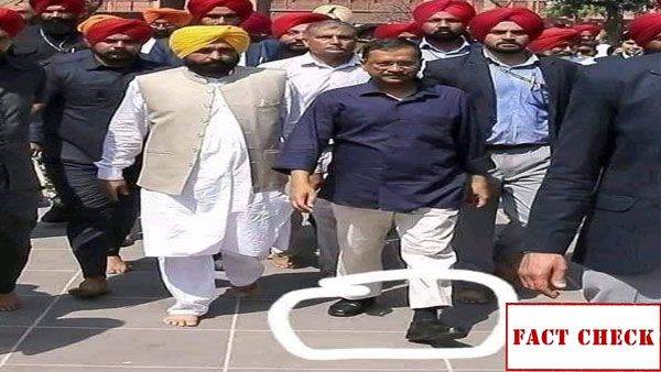 Fact check: Did Kejriwal pay tributes to Bhagat Singh with his shoes on