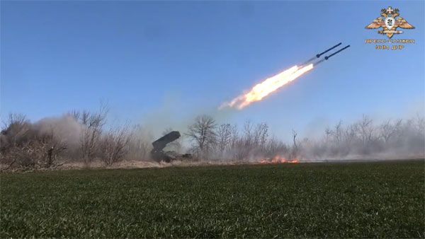 Watch: Russian backed militia launch thermobaric rockets in Ukraine