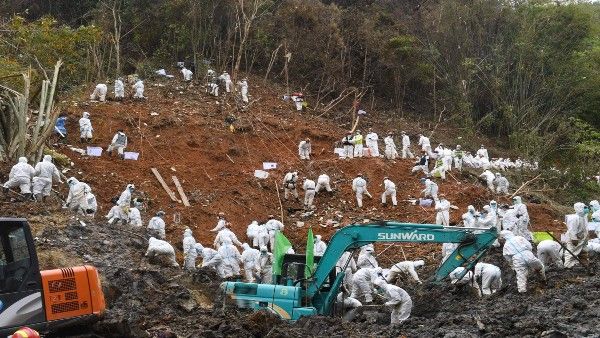 Fact check: Co-pilot 'responsible' for China Eastern MU5375 plane crash?