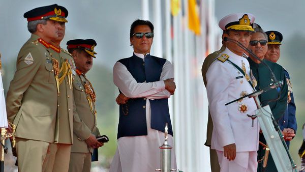 Military rubbishes charge that it gave Imran Khan three options