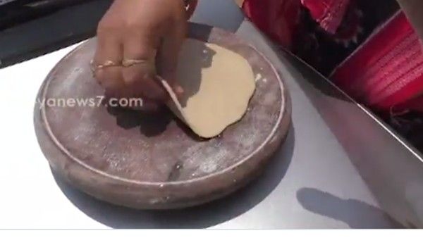 Watch: It's so hot in Odisha right now that a woman actually made roti on car’s bonnet