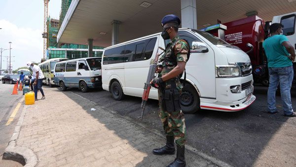 Armed Forces deployed as fuel stations in Colombo re-open