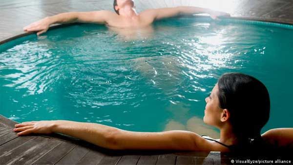 Göttingen to allow topless swimming