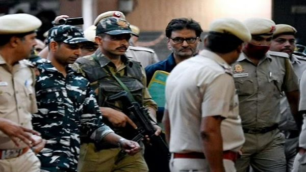 Why court rejected Malik's contention that he follows Gandhian principle of non-violence?