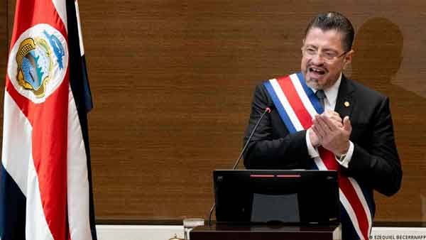 Costa Rica: Rodrigo Chaves takes office as president