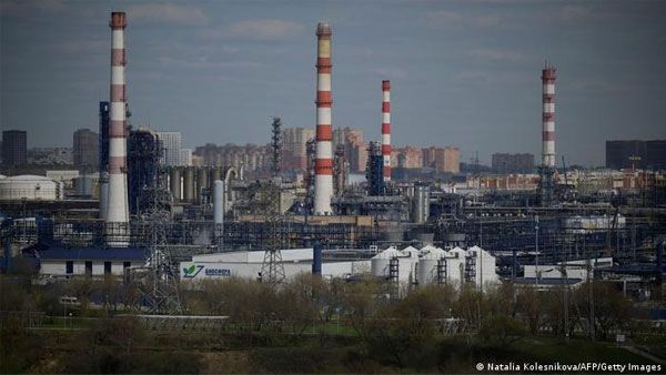 EU seeks to push through Russian oil ban at summit