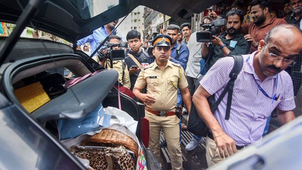 NIA gets cracking: Detains Dawood aide in Mumbai