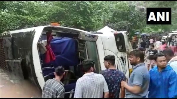Ranchi: Bus carrying college students overturns in Sikkim's Gangtok, 22 injured