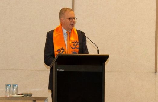 Fact check: Did Australian PM Anthony Albanese wear a saffron shawl for his oath-taking ceremony?