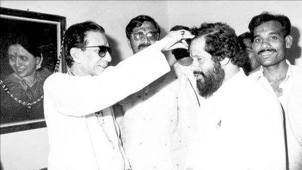 Fact Check: Is the man in the picture being blessed by Bal Thackeray, Eknath Shinde?