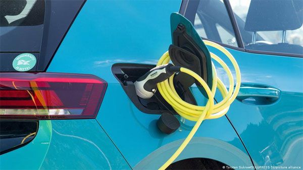 EU agrees new cars must be emissions-free after 2035