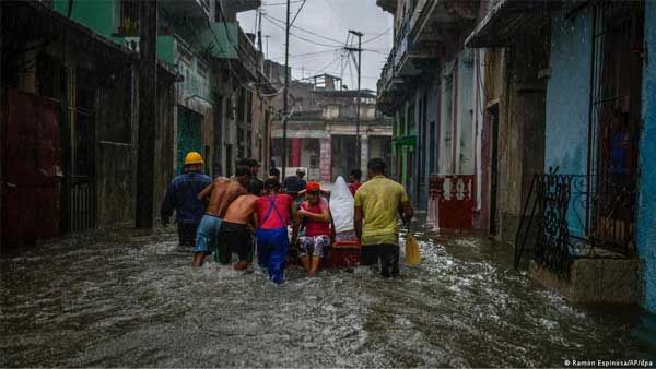 Tropical Storm Alex heads toward Bermuda