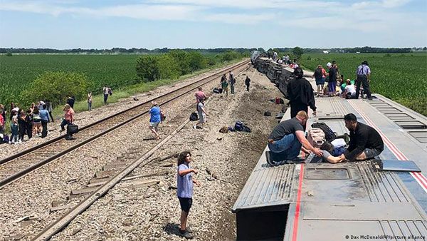 US: Train derails in Missouri, killing 3
